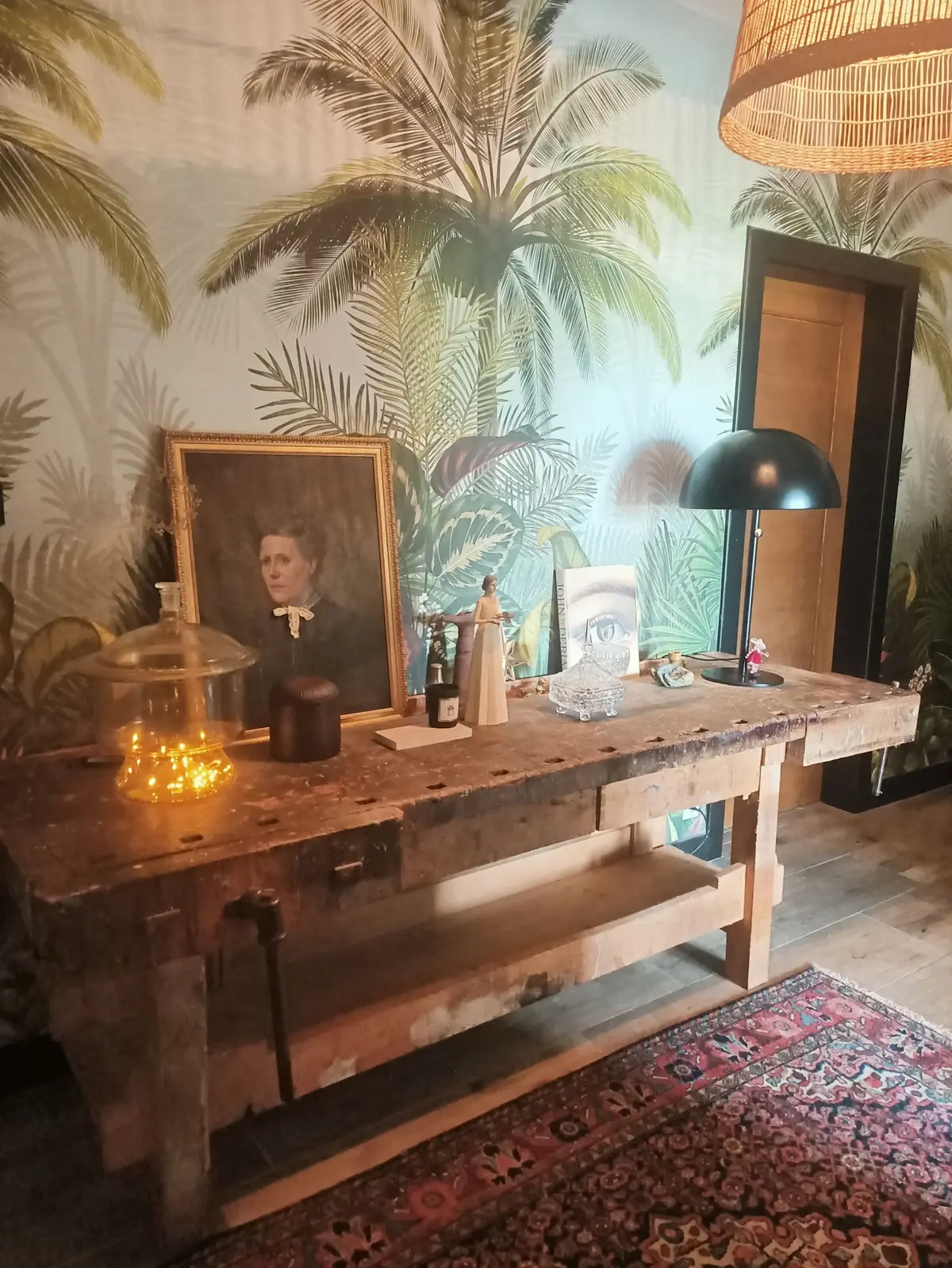 Un établi de 80 ans d'âge recyclé en console d'entrée.