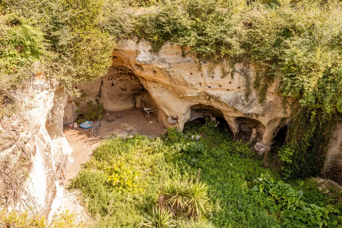 Rochemenier, le village creus&eacute; sous terre