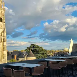 Cette ancienne clinique de Tours cache désormais un rooftop, six restaurants et une exposition gratuite