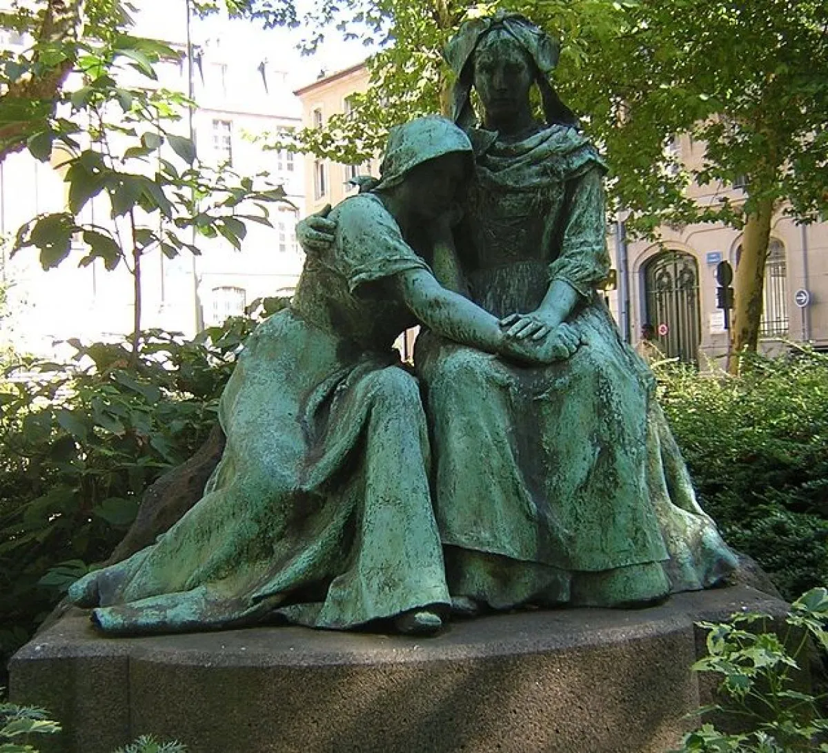 Cette sculpture de Paul Dubois à Nancy représente parfaitement les tourments qu'ont pu subir l'Alsace et la Lorraine entre 1870 et 1945