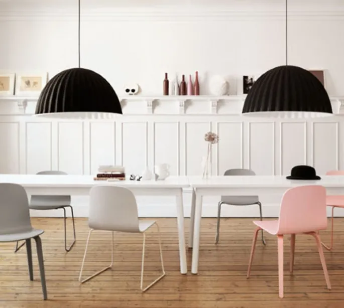 Chaise Wood base en rose pastel - design Ika Tolvanen