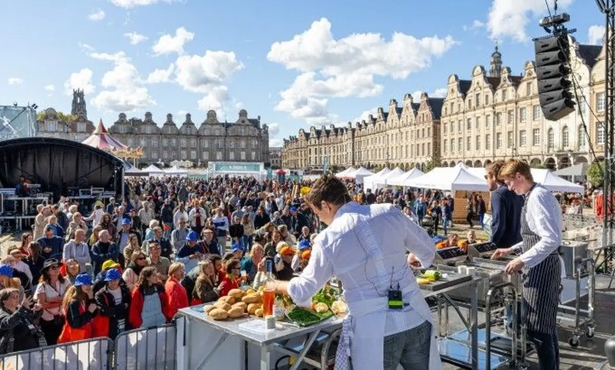 Sur la Grand'Place - Championnat du Monde de la Frite à Arras