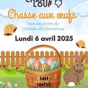 Chasse aux œufs dans le jardin