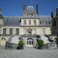 Entrée du Château de Fontainebleau &copy; Jamie from Toulouse, France, CC BY 2.0, via Wikimedia Commons