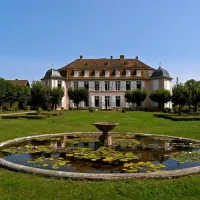 La façade et le parc du Château de Kolbsheim &copy; chateaudekolbsheim.com