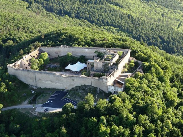 Vue aérienne du château du Hohlandsbourg
