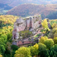Le Château fort de Fleckenstein domine la forêt environnante &copy; K.GROß