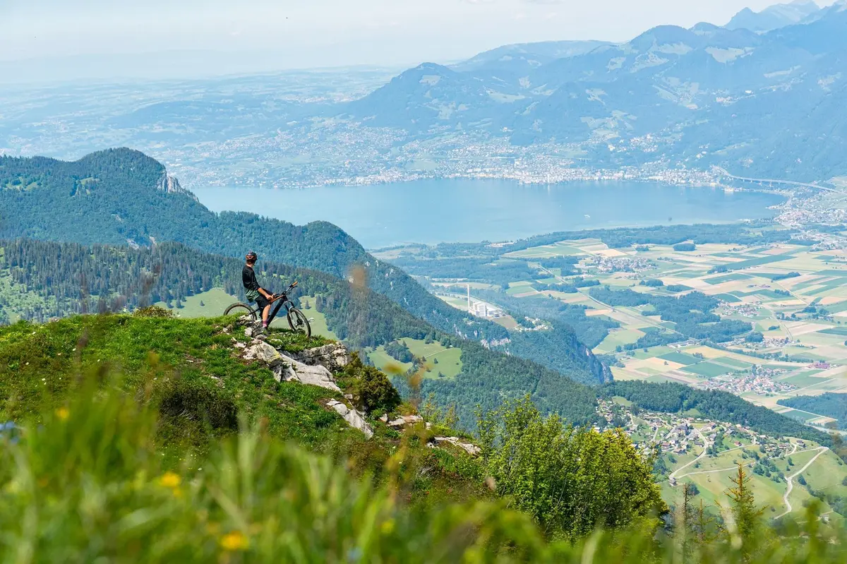 Châtel, village nature, été comme hiver