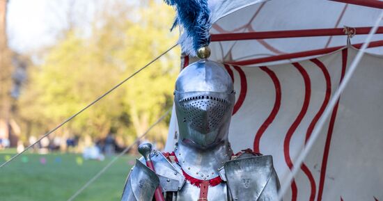Chevalier, banquets et joutes : 8 f&ecirc;tes m&eacute;di&eacute;vales d'exception &agrave; d&eacute;couvrir d'ici la fin de l'&eacute;t&eacute;