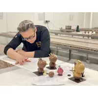 On prépare Pâques depuis de nombreuses semaines à la Chocolaterie Daniel Stoffel : ici les croquis des dino en choco ! DR