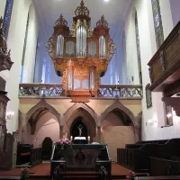 Le choeur possède les vestiges d'un jubé surmonté d'un orgue Silbermann DR