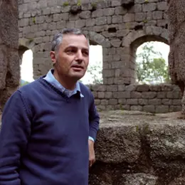 Rencontre avec Christophe Carmona, illustrateur passionné par les châteaux d'Alsace