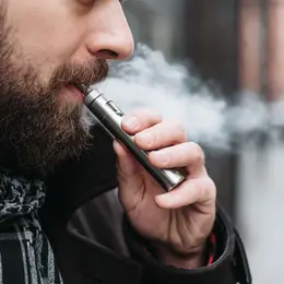 Cigarette électronique : comment choisir son matériel et ses e-liquides ?