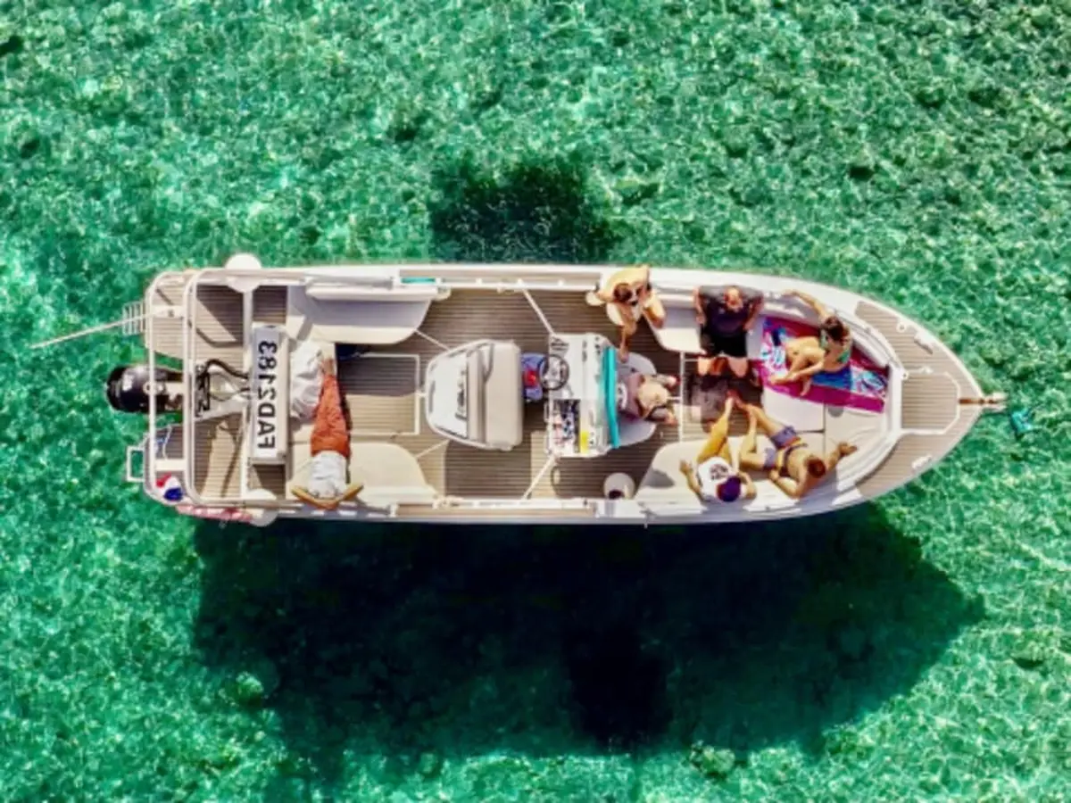 Circuit en bateau à moteur & baignade dans les Calanques (13)