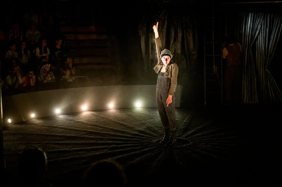 Cirqu'en Bus pour le spectacle Strano du Cirque Trottola