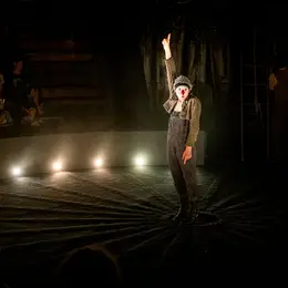 Cirqu'en Bus pour le spectacle Strano du Cirque Trottola