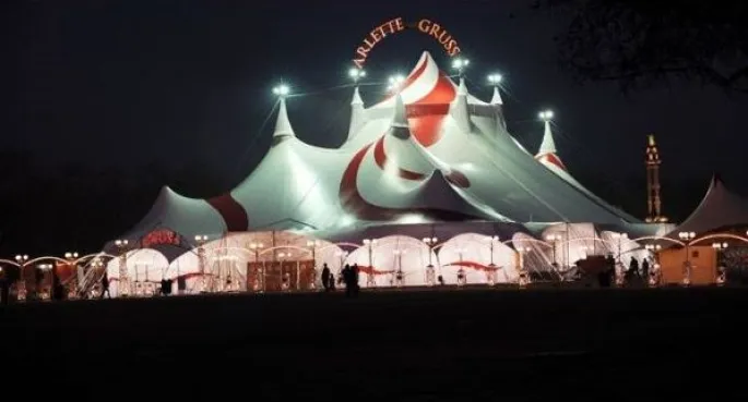Le chapiteau du cirque Arlette Gruss