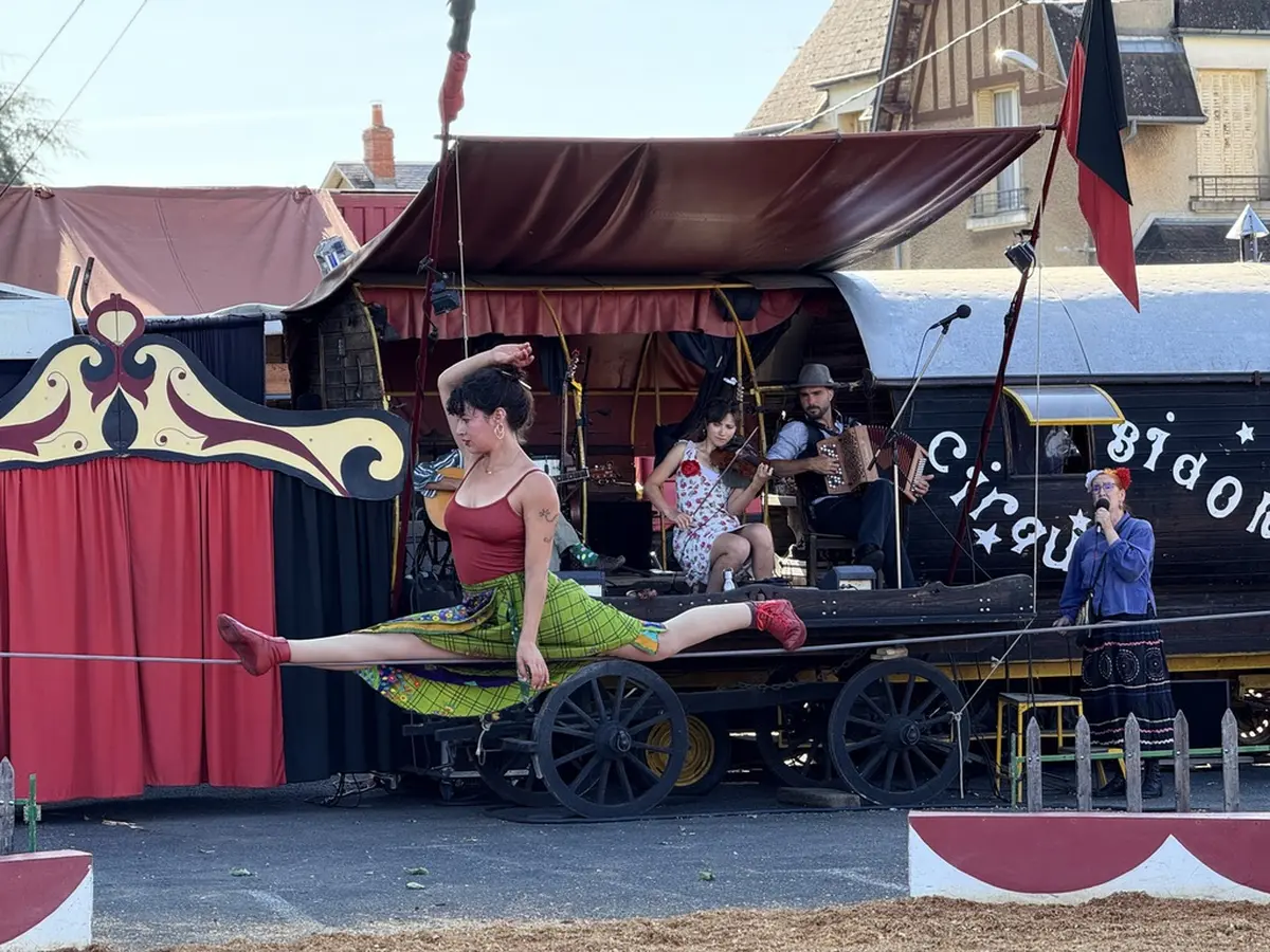 Cirque Bidon:  Sand pour Sand Bidon !