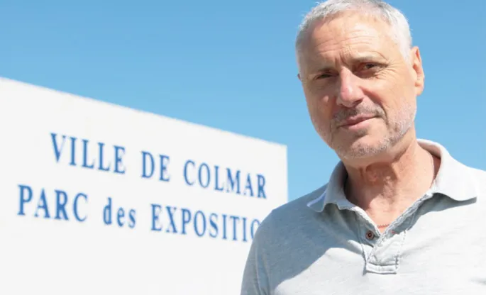 Claude Lebourgeois, directeur artistique de la Foire aux Vins, devant le Parc Expo de Colmar