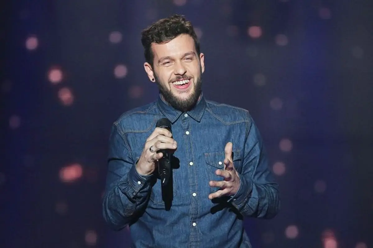 Claudio Capéo en pleine prestation à The Voice !