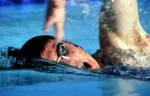 S\'inscrire à un club de natation est la solution pour progresser rapidement.