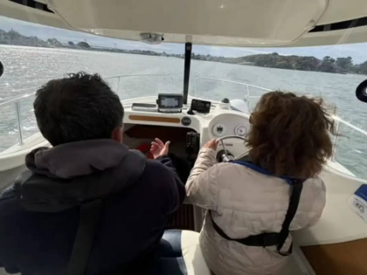 Coaching reprise en main permis bateau à Etel (56)