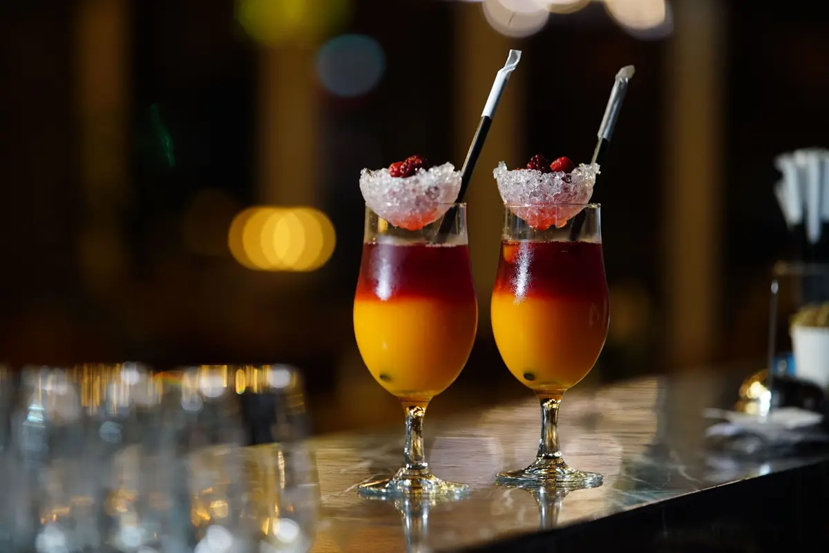 Cocktails et mocktails à Paris : l'art de la mixologie réinventé cet été