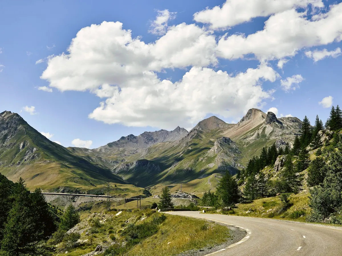 Le Col du Galibier : passage majeur entre Alpes du Nord et Alpes du Sud