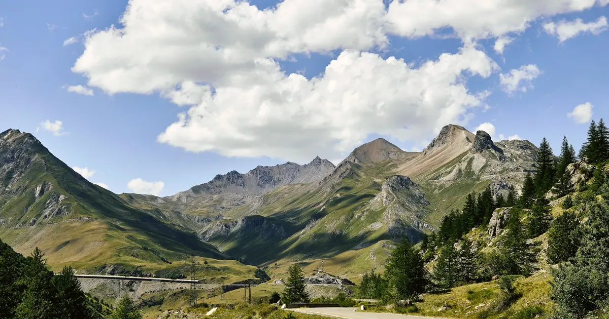 Le Col du Galibier : passage majeur entre Alpes du Nord et Alpes du Sud