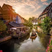 Collecte de photographies d'enfants avec leurs jouets au Musée du Jouet de Colmar