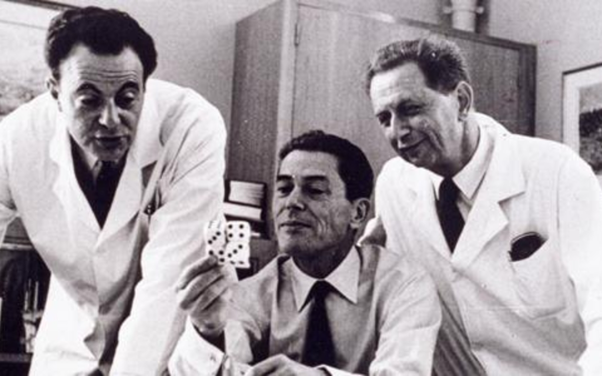 Jacques Monod, François Jacob et André Lwoff quelques jours après la remise du Prix Nobel en 1965