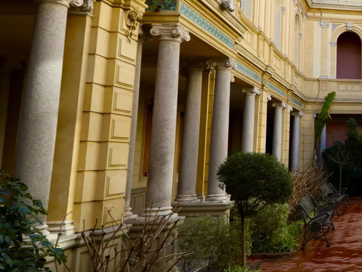 Colonnes, Entre Support Et Décor