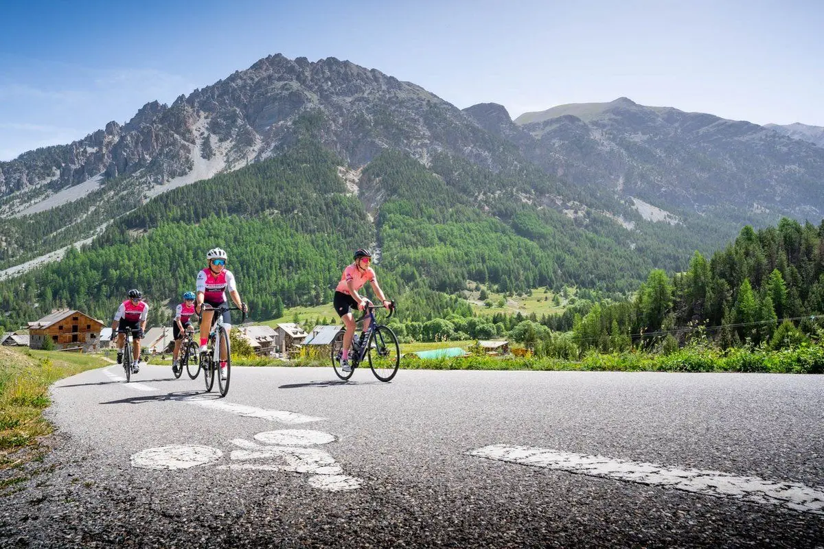 Cols mythiques et routes de montagne ferm&eacute;s &agrave; la circulation motoris&eacute;e et r&eacute;serv&eacute;s aux cyclistes -  Acc&egrave;s gratuit, ouvert &agrave; tous,