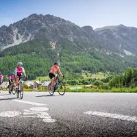 Cols mythiques et routes de montagne fermés à la circulation motorisée et réservés aux cyclistes -  Accès gratuit, ouvert à tous, &copy; Alpes Photographies