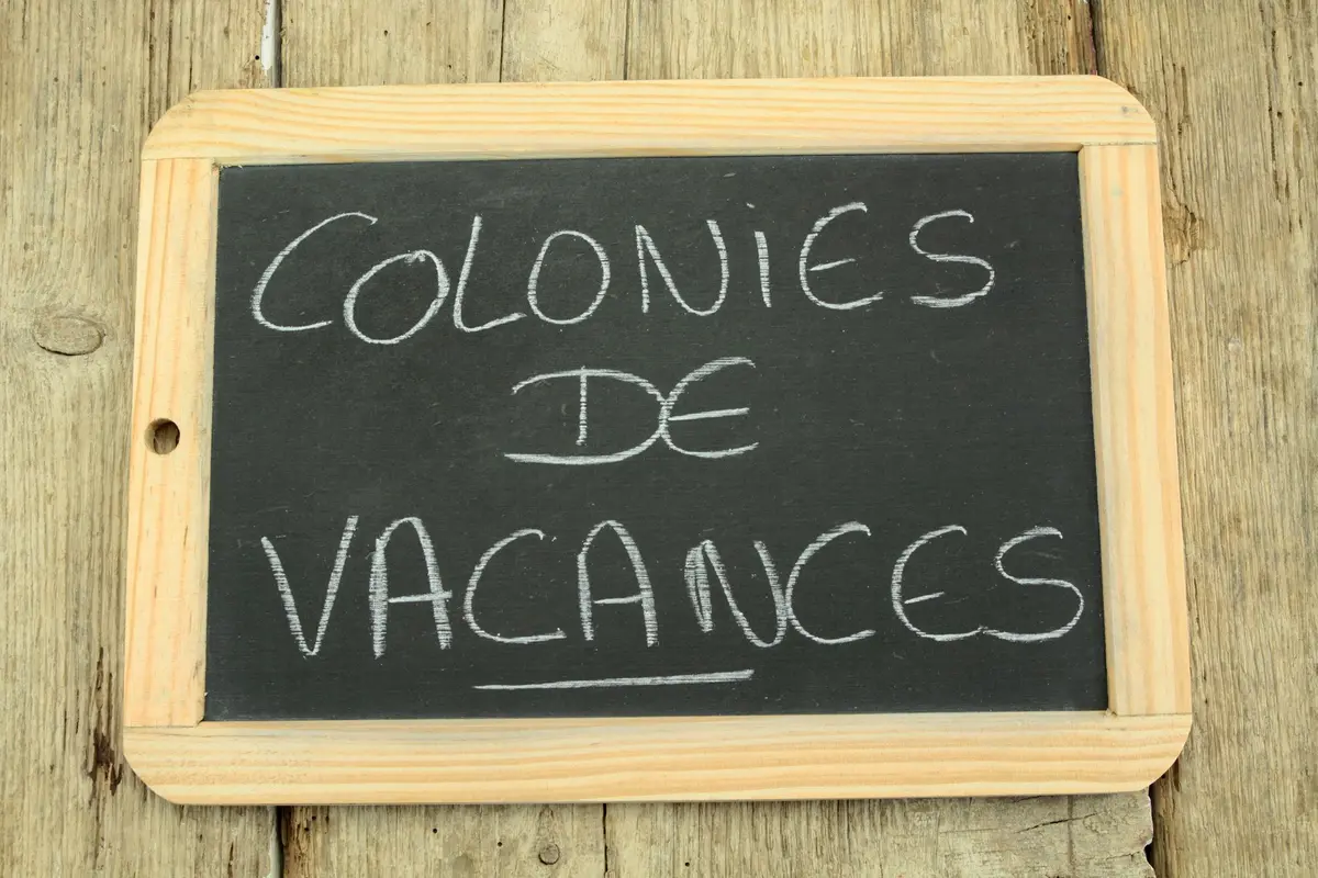 Combien coûte une colonie de vacances et quelles aides permettent de la financer ?