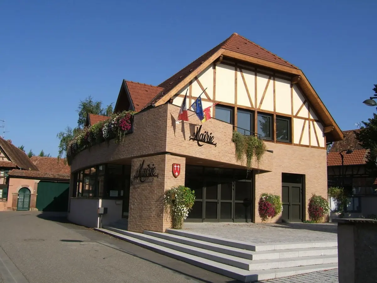 Combiner traditions et modernité, ici avec la mairie d'Eckweyersheim