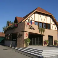 Combiner traditions et modernité, ici avec la mairie d'Eckweyersheim &copy; Commune d'Eckweyersheim