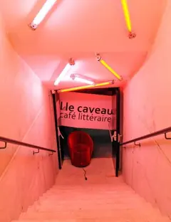 Le Caveau