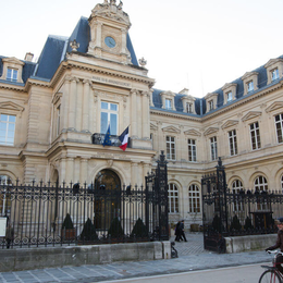 Comment fonctionne la Mairie de Paris Centre ?