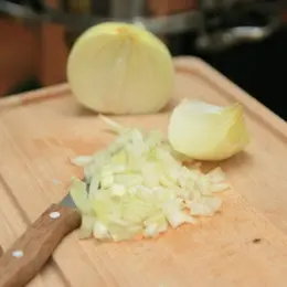 Comment ne pas fondre en larmes en épluchant des oignons ?