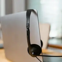 Comment ouvrir une ligne téléphonique professionnelle facilement ?