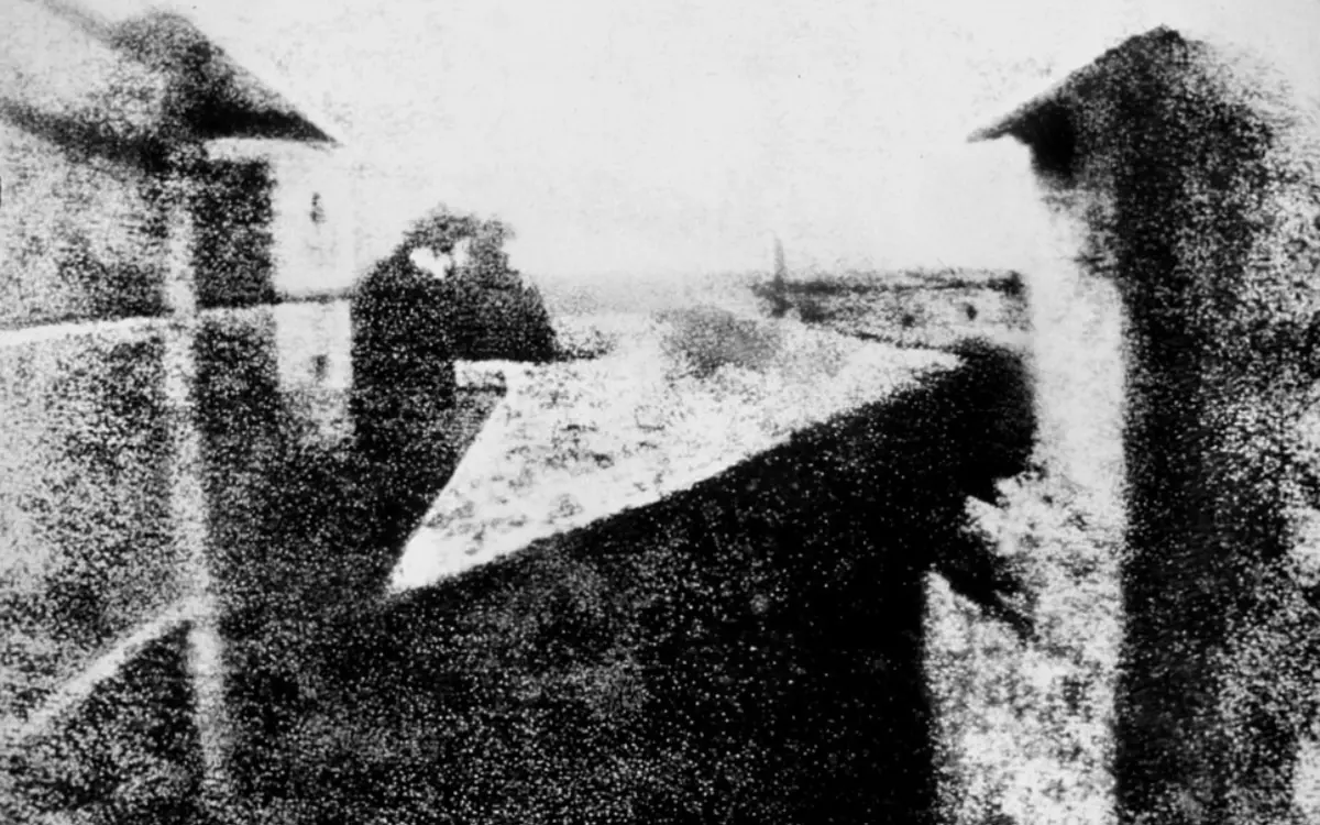 Nicéphore Niépce, Le point de vue du Gras, 1826-1827, Héliographie sur plaque d'étain