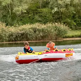 Compétition de ski nautique à The Beach Ski Academy