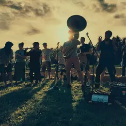 Concert à Brengues :  grand orchestre cyclo-itinérant des Oiseaux de trottoir!