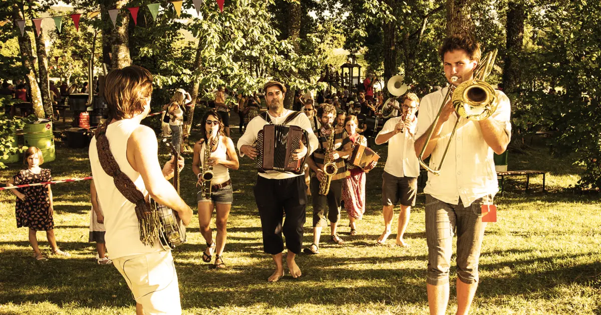 Concert à Figeac : grand orchestre cyclo-itinérant des Oiseaux de trottoir!