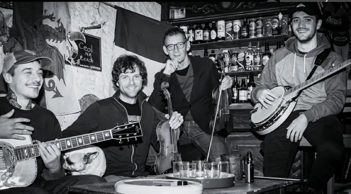 Concert au Chalet avec Fox's Barn