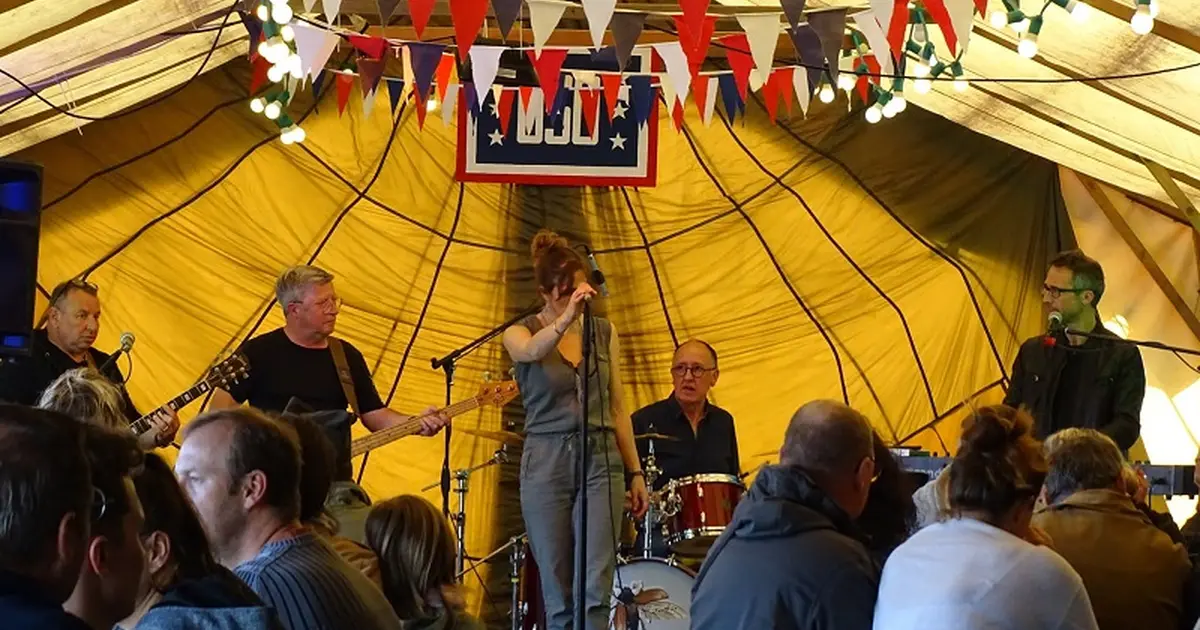 Concert de Mary and The Bugs