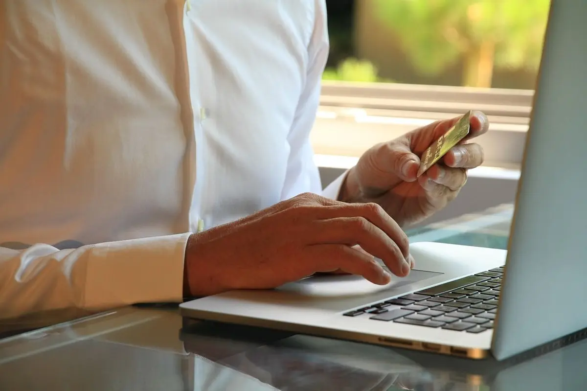 Concerts, restos, voyages : comment la carte prépayée Transcash simplifie vos sorties et sécurise vos achats en ligne