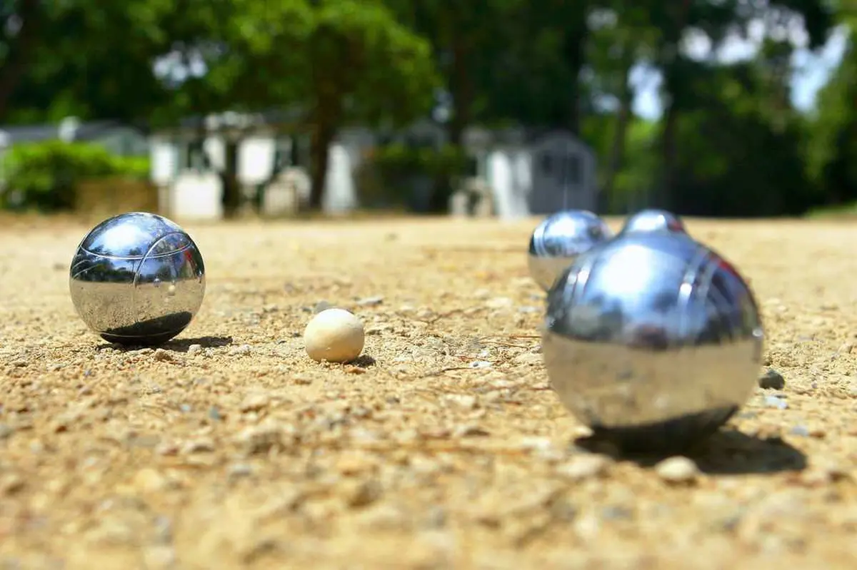 Concours de pétanque par les sapeurs pompiers de Magnac-Bourg