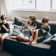 Conférence-débat « Pratiques culturelles juvéniles et régulations familiales : les médias sociaux et leurs usages »